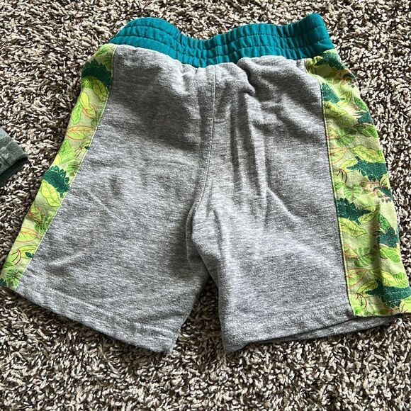 Bundle of 2 Dino 🦖 shorts size 3T - Picture 6 of 7